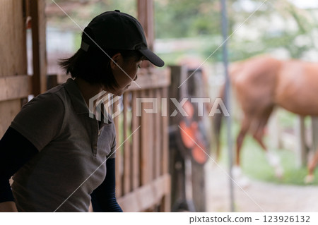 馬 馬兒 女生 123926132