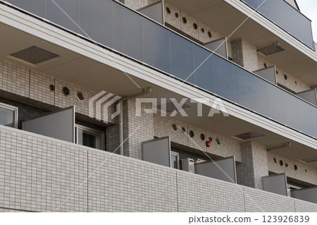 Newly built apartment 123926839