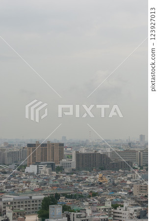 Cloudy city 123927013