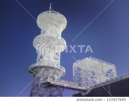 冰怪@志賀高原 / 冰霜覆蓋的無線電塔和塔@志賀高原滑雪場 冰怪@志賀高原 / 冰霜覆蓋的無線電塔和塔@志賀高原滑雪場 123927695