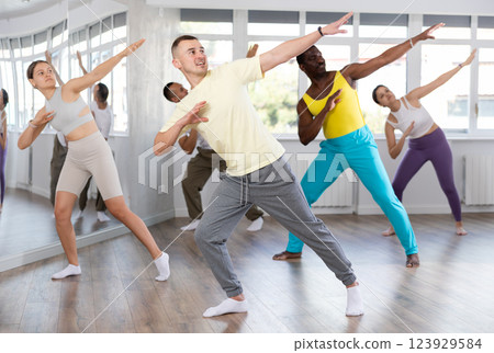 European guy with team of like-minded multinational people learn to elements of hip hop dance 123929584