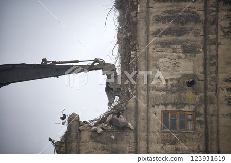 Demolition Process of Old Concrete Building with Industrial Machinery 123931619