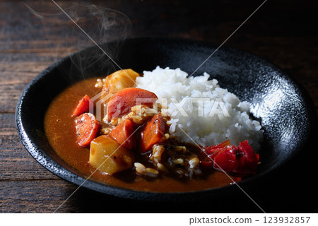 咖哩飯（深色背景） 123932857