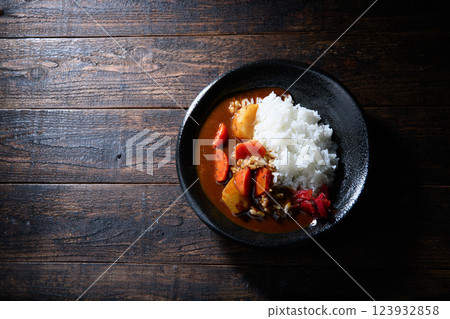 咖哩飯（深色背景） 123932858