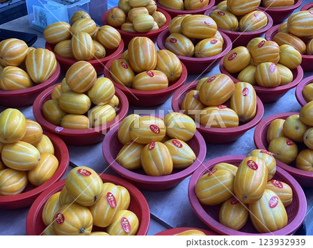 Fresh Chamoe (Korean Melon) for Sale at the Market 123932939