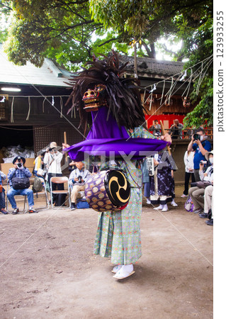 Nagasaki Lion Dance: A folk cultural asset handed down since the Genroku period at Nagasaki Shrine in front of Shiinamachi Station in Toshima Ward, Tokyo 123933255