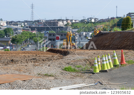 道路施工現場的重型機械 123935632