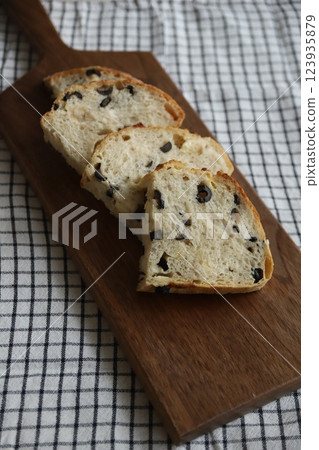 Olive Cheese Campagne 123935879