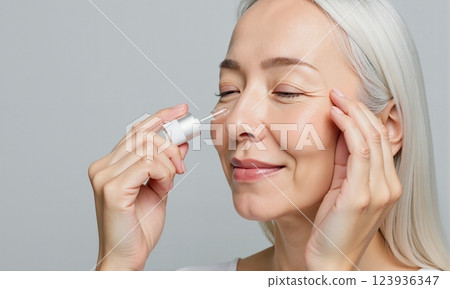 Elderly woman beauty image 123936347