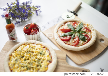 Pizza party 123936529