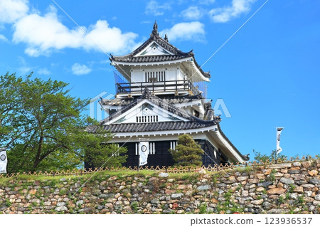 [Shizuoka] Hamamatsu Castle with fresh greenery 123936537
