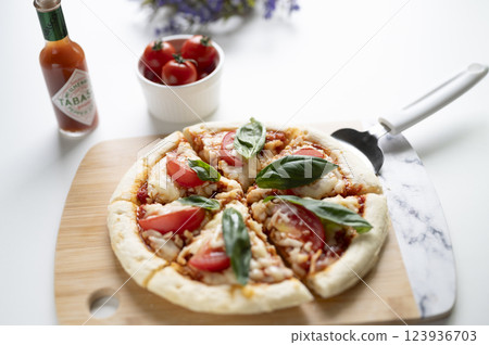 Margherita pizza cut 123936703