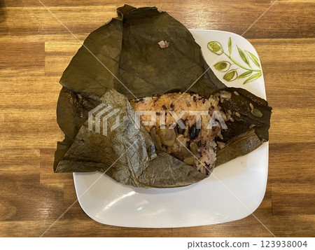 Mixed Grain Rice Wrapped in Lotus Leaf on a Plate 123938004