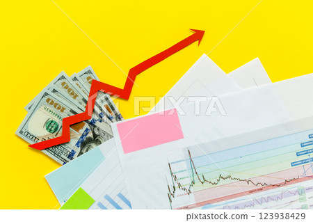 Financial report of the growth of the dollar. 123938429