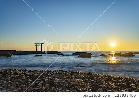 Oarai Kamiiso no Torii New Year's sunrise 123938490