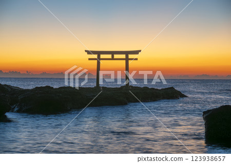 Morning glow at Oarai Kamiiso no Torii 123938657