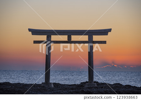 Morning glow at Oarai Kamiiso no Torii 123938663