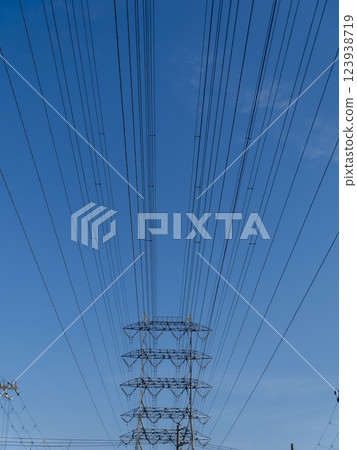 藍天和傳輸塔 藍天和傳輸塔 123938719