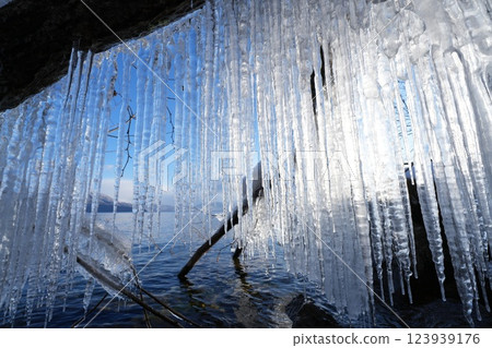 Spray ice curtain on Lake Shikotsu 123939176