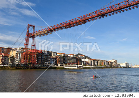 畢爾巴鄂的世界遺產維斯卡亞橋 123939943