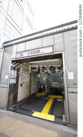 Escalators installed at Exit B2 of Kiyosumi Shirakawa Station on the Tokyo Metro Hanzomon Line and Toei Subway Shinjuku Line Escalators installed at Exit B2 of Kiyosumi Shirakawa Station on the Tokyo Metro Hanzomon Line and Toei Subway Shinjuku Line 123940644