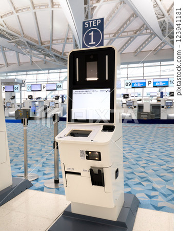 東京羽田機場第 2 航廈國際航班出發大廳 123941181