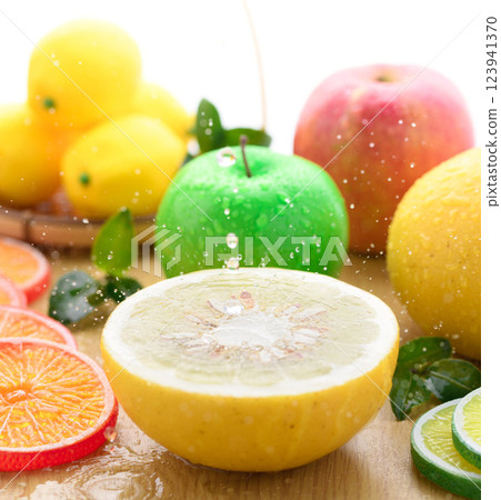 Image of fresh fruit with water droplets (Tosa Buntan, apple, mandarin orange, lemon) 123941370