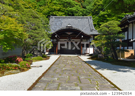 Nanzenji Temple surrounded by fresh greenery 123942034