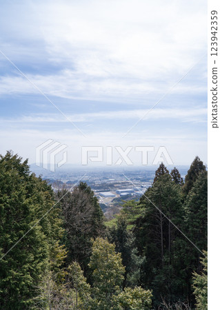 從龍王山山頂望去的景色（大阪府茨城縣） 123942359
