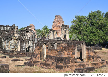 Roluos ruins and Bakong temple, Angkor ruins, Cambodia 123942547