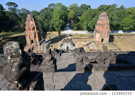 Roluos ruins and Bakong temple, Angkor ruins, Cambodia Roluos ruins and Bakong temple, Angkor ruins, Cambodia 123942555