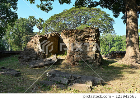 柬埔寨吳哥窟羅洛遺址和巴孔寺 柬埔寨吳哥窟羅洛遺址和巴孔寺 123942563