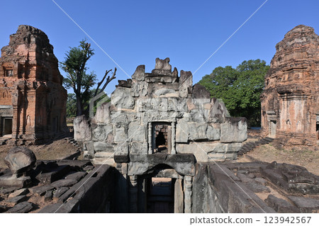 Roluos ruins and Bakong temple, Angkor ruins, Cambodia Roluos ruins and Bakong temple, Angkor ruins, Cambodia 123942567