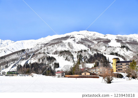 Scenery of Hakuba Village / Looking towards Hakuba Happo-one Ski Resort (Hakuba Village, Nagano Prefecture) [March 2025] 123943818