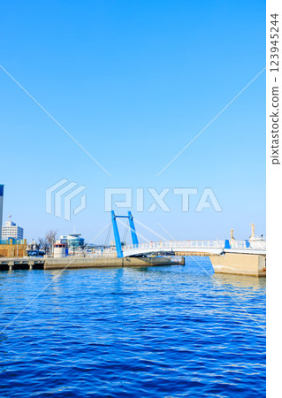 福岡縣北九州市門司港的春天復古街道 福岡縣北九州市門司港的春天復古街道 123945244