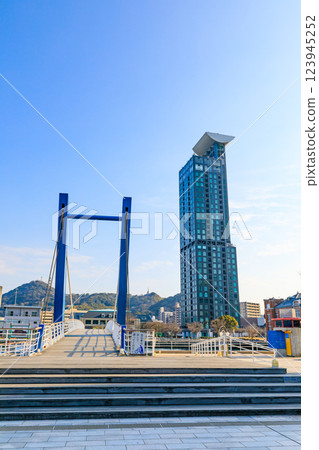 福岡縣北九州市門司港的春天復古街道 福岡縣北九州市門司港的春天復古街道 123945252