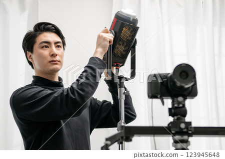 Photographer Studio Lighting Photographer Studio Lighting 123945648