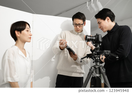 Photo studio photographer shooting site 123945948