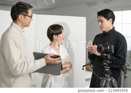 Photo studio photographer shooting site 123945956