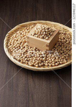 Soybeans in a masu 123946117