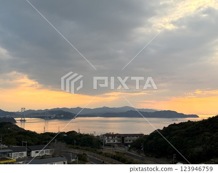 夕陽下的摩天輪 夕陽下的摩天輪 123946759