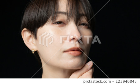 Middle-aged woman beauty image skin care Middle-aged woman beauty image skin care 123946843