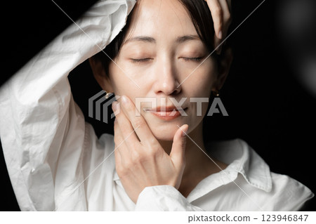 中年婦女美容形像皮膚護理 123946847