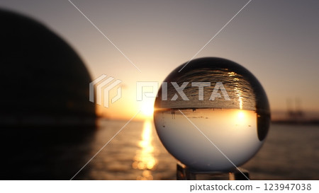 玻璃球和日落 玻璃球和日落 123947038