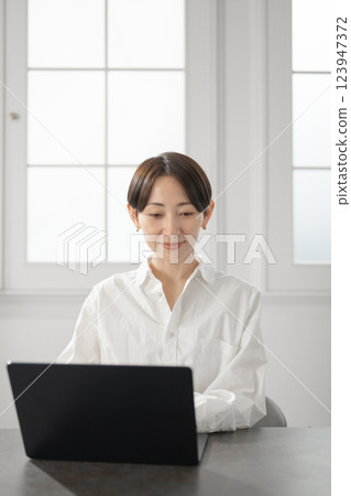 Middle women who operate personal computers 123947372