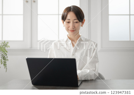 Middle women who operate personal computers Middle women who operate personal computers 123947381