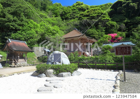 [Shimane Prefecture] Misaki Shrine on a sunny day 123947584