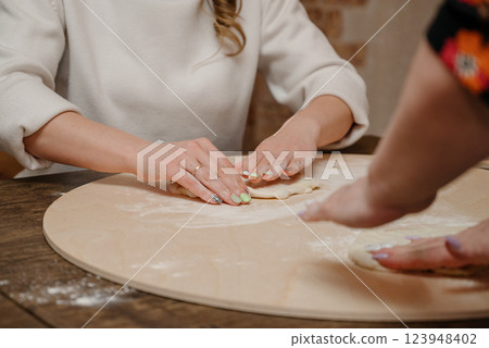 The pizza making process.Cooking homemade pizza 123948402