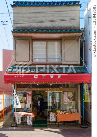 岡野映山：巢鴨地藏街購物區，位於舊中山道沿線 123948595