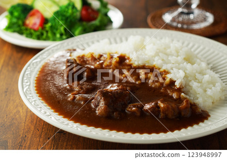 Beef curry and green salad 123948997